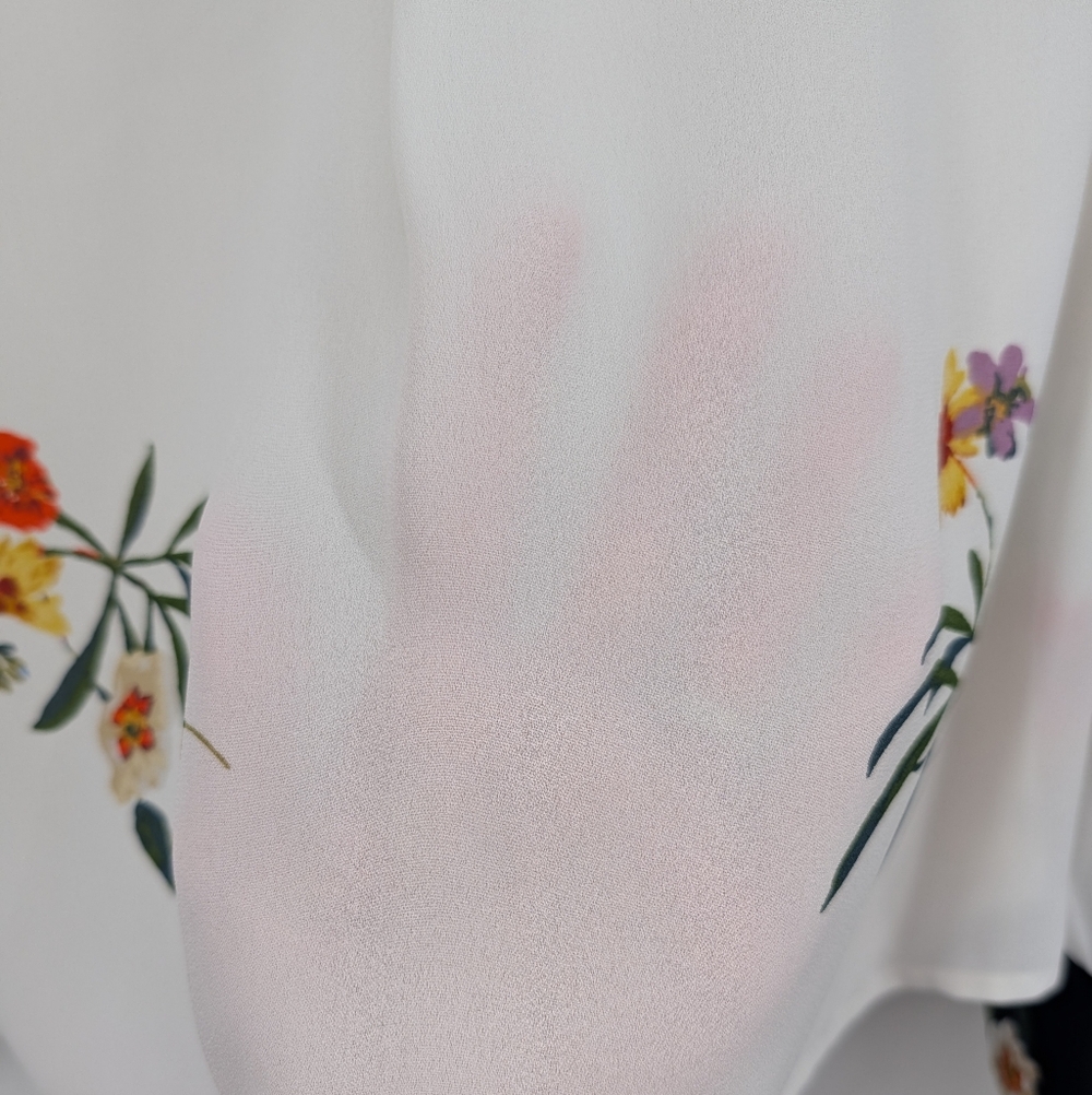 Vince Camuto Floral Print Collared Women's Semi Sheer Blouse Size Medium - Picture 8 of 8